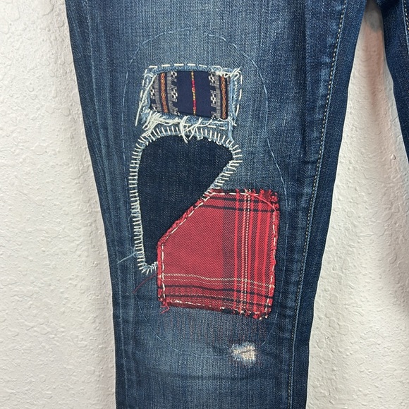Lucky Brand Zoe Straight Leg Patch Design Jeans 2 - Picture 3 of 10